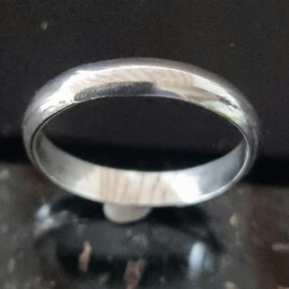 Plain silver band ring