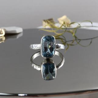 Rock cut silver ring with set precious gemstone 
